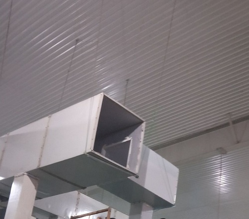 车间水帘风扇负压风机+降温水帘通风降温系统;体后必将成为乐鱼网页版·官方站网站设备的主流。湿帘（水帘）性能特点：采用新材料与空间交联技术，高吸水、高耐水、抗霉变、耐腐蚀、使用寿命长。产品蒸发比表面大，降温效率达80%以上。产品含表面活性剂，自然吸水，扩散速度快，效能持久。