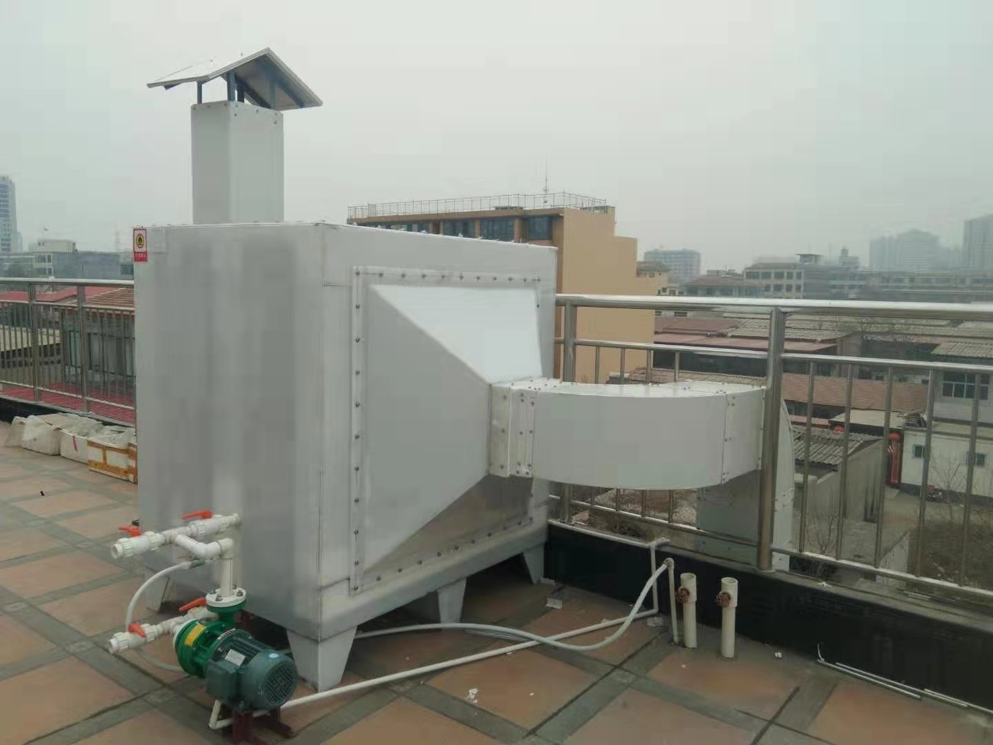 电线电缆厂废气异味处理采用设备方案,活性炭吸附塔,是一种经济实用型有机废气的净化与治理装置;是一种废气过滤吸附异味的环保设备产品。 电线电缆厂废气异味处理采用设备方案,活性炭吸附塔,是一种经济实用型有机废气的净化与治理装置;是一种废气过滤吸附异味的环保设备产品。